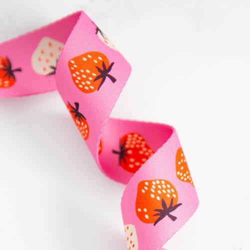 Webbing Strawberry Daisy  1.5" SSCWEB 32