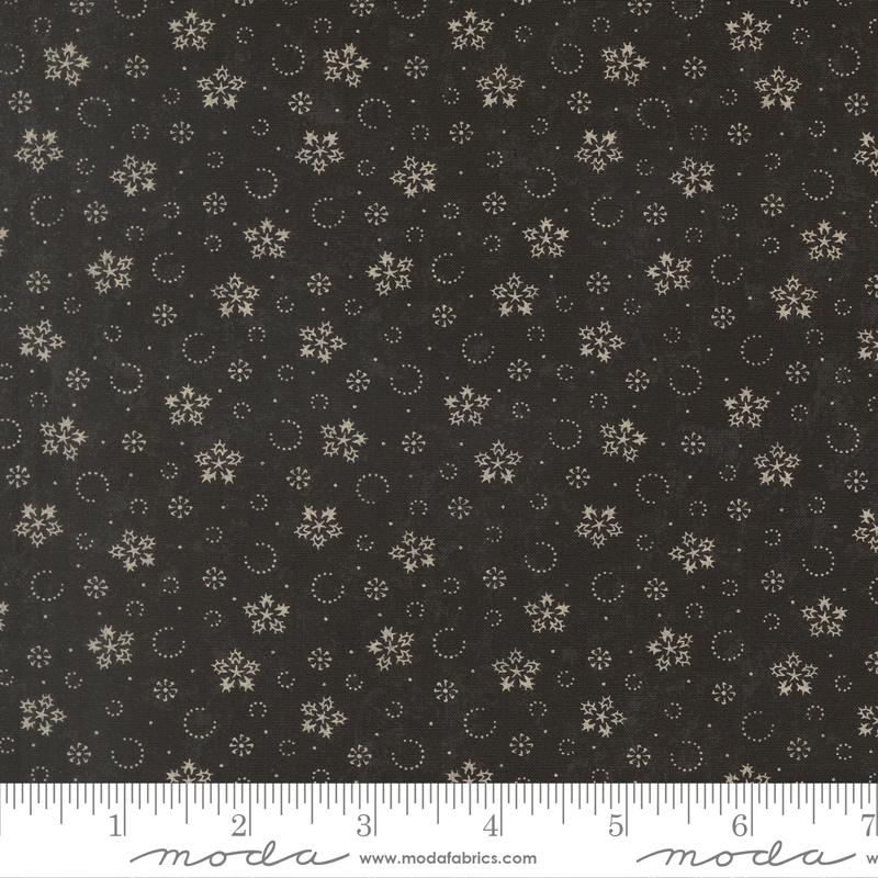 44426 16 Candlelight Christmas Ebony