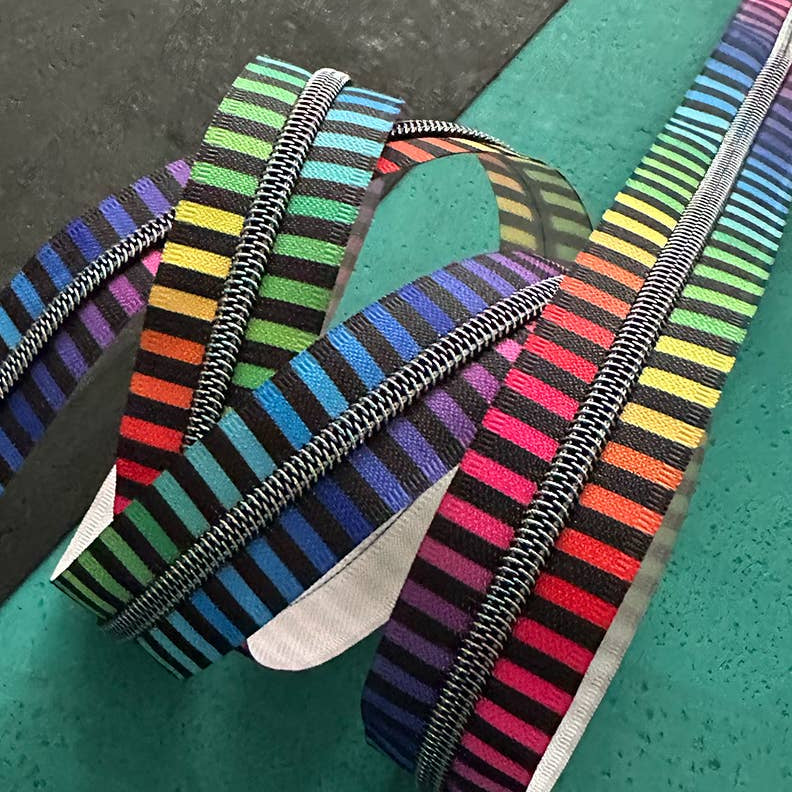 Wide Rainbow Stripe Zipper Tape with Iridescent Teeth - Zipper Tape SASSKIT 17U